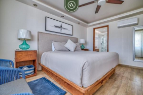 3BR Condo with Private Balcony - Pool - Marina